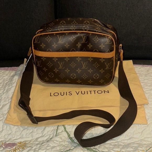 Louis Vuitton Other - Louis Vuitton Brown Monogram Messenger Bag
Reporter.